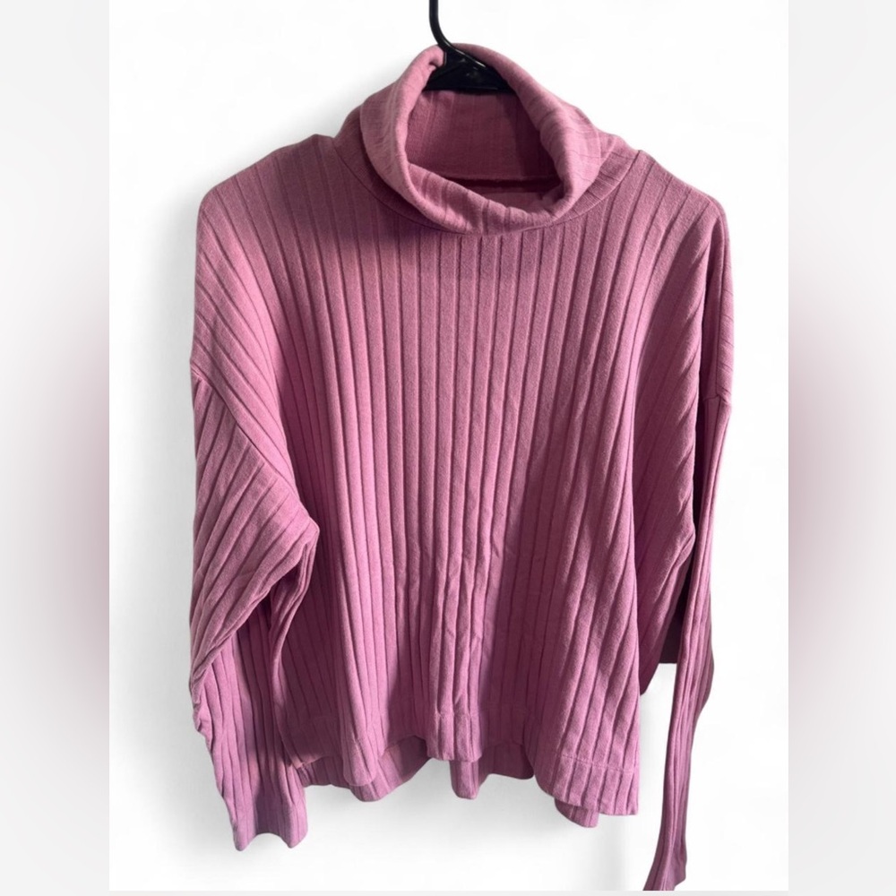 Women's Ribbed Turtleneck Sweater - Pink
